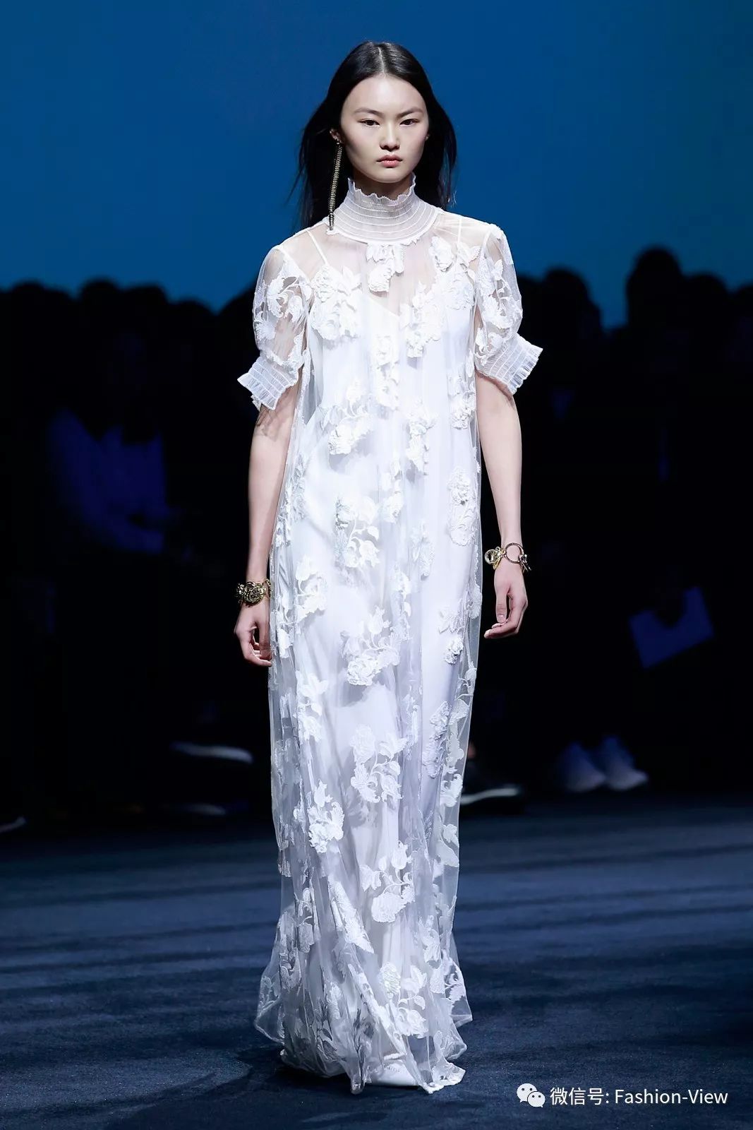 耳畔余音绕是什么意思,恩派雅羊绒衫女