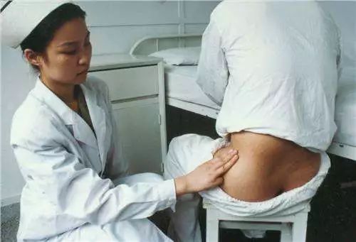 皮下注射打到三角肌怎么办,肌肉注射出现包块如何处理