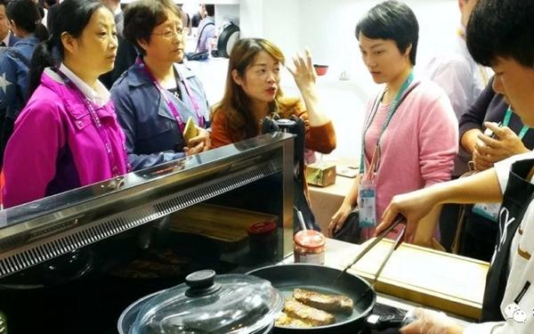 买德国锅送全牛定制版捷克水晶酒杯满足消费升级的产品进博会受欢迎