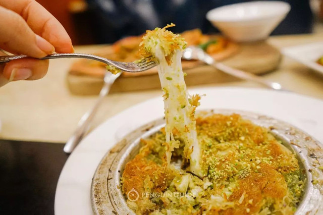 在这个魔幻的江南小城里,来一场烤肉和大饼的狂欢!