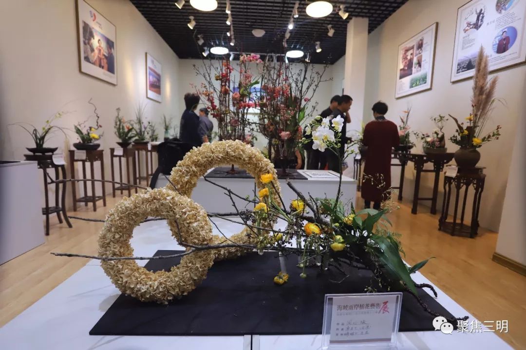 林博会上插花艺术家现场教你插花，还有50多件花艺大师作品亮相！