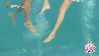 1200㎡透明泳池小红书点赞100w+,这家黄金海岸边的酒店才是海岛季首选