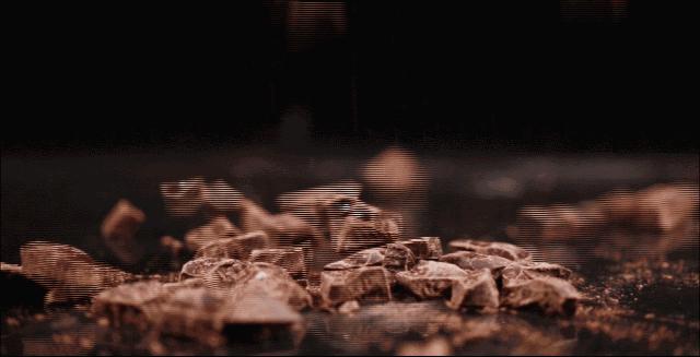 涂口红的女人是不是靠不住,涂口红女生太妖艳了