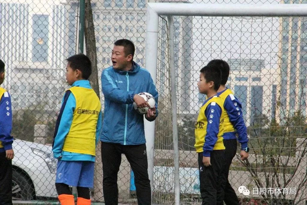 「快来围观这群超级棒的孩子」厚积薄发新力量，日照市足球学校开课啦~