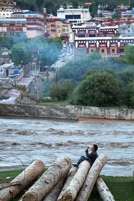 世界这么大我一直在路上,世界这么大我想自己去看看