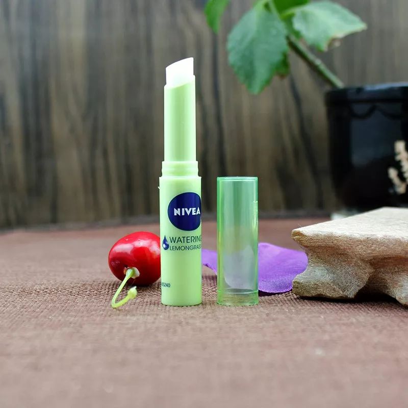 嘴唇起皮用什么口红唇釉好,嘴巴容易起皮适合涂什么哑光口红