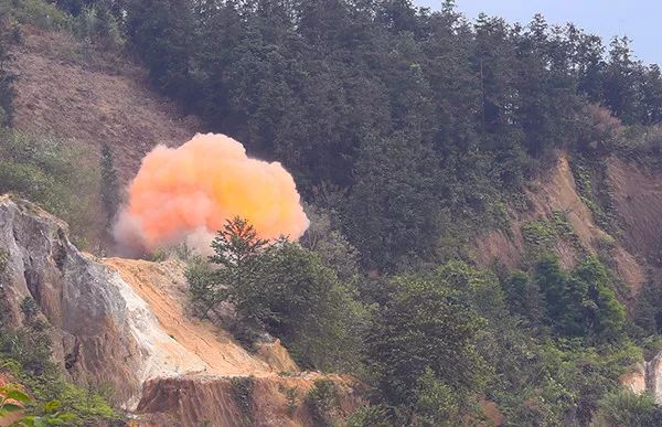 扫雷兵牺牲催泪视频,扫雷战士感动瞬间