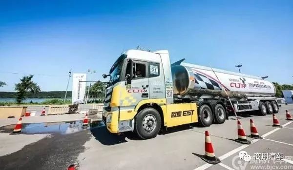 欧曼EST安全之星获评“化工物流行业推荐用车”