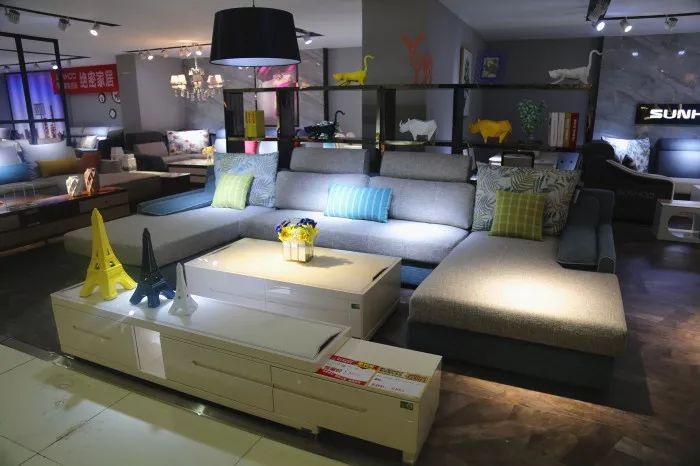 瞒不住了！神木双虎家私最低5折起售，样品狂甩，神木婆姨女子抢疯了