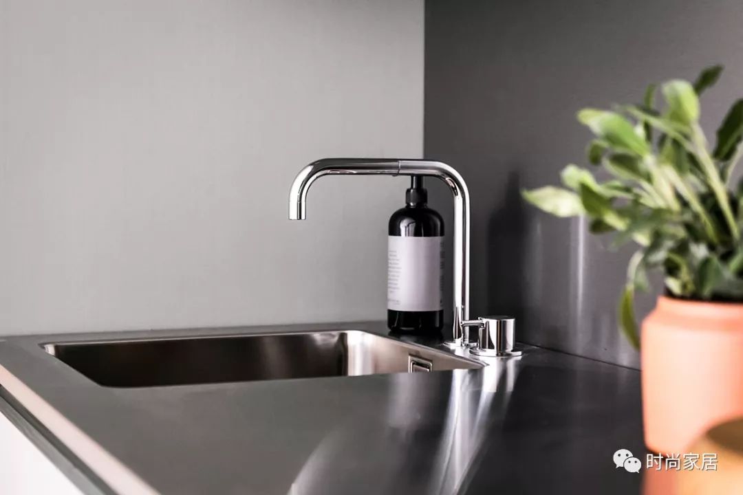 小面积卧室不足10平米怎么放床,7平米小卧室只放床设计