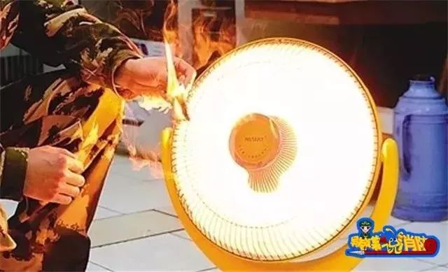 近期使用取暖器的你注意了！独居老人睡前插上它，没想到凌晨起火！