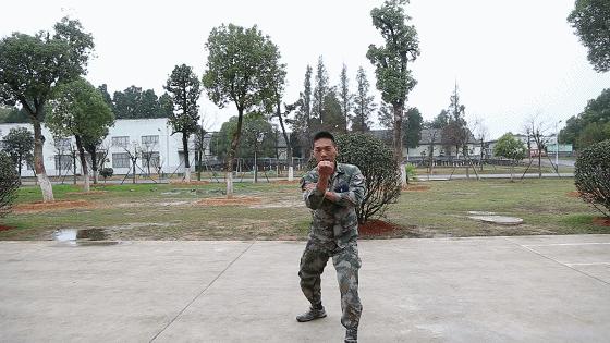 实用兵哥示范格斗术快来学两招,实用兵哥动图示范简单格斗术