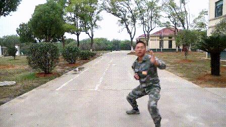 实用兵哥示范格斗术快来学两招,实用兵哥动图示范简单格斗术