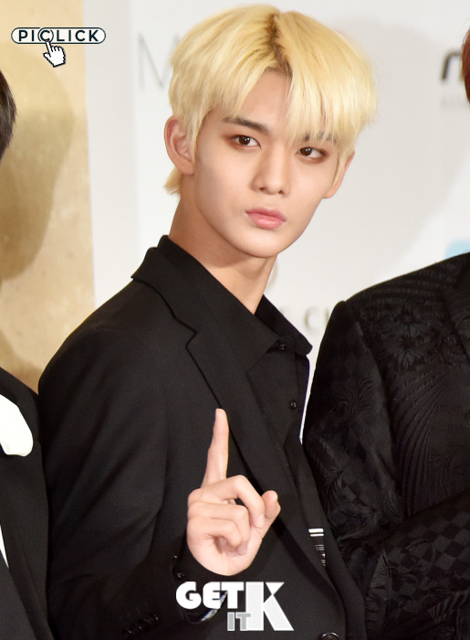 wannaone裴珍映看粉丝,wannaone成员裴珍映的位置