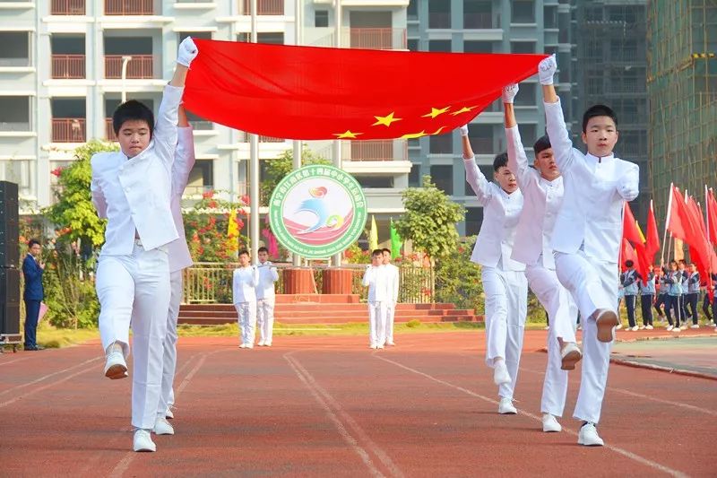 鍋ュ悍鍚戜笂浣撶幇褰撲唬瀛︾敓绮剧椋庤矊,鍋ュ悍鏍″洯娲诲姏灏戝勾