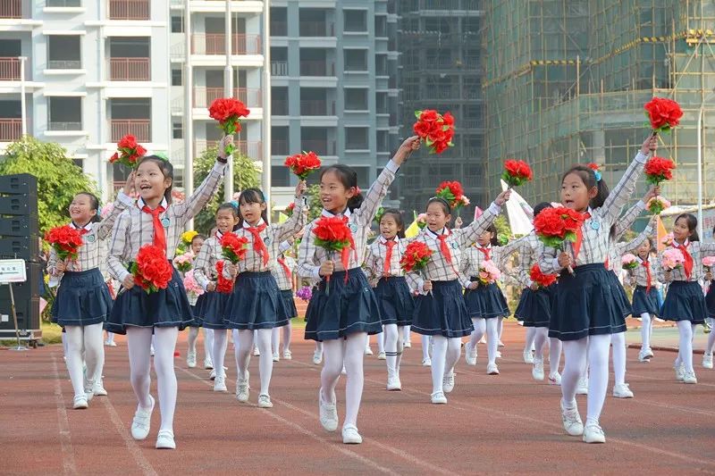 鍋ュ悍鍚戜笂浣撶幇褰撲唬瀛︾敓绮剧椋庤矊,鍋ュ悍鏍″洯娲诲姏灏戝勾