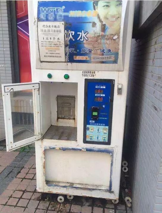 饮水机里有多少蟑螂,饮水机里有蟑螂喝了会不会有问题