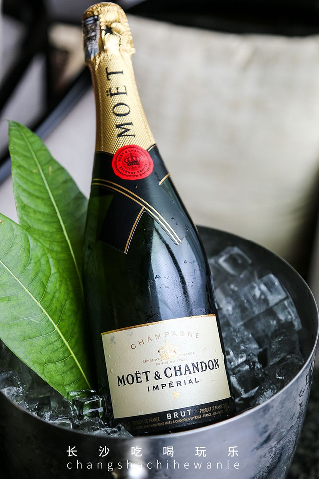 长沙独一无二的看球胜地来了!2000㎡超大面积、5星级料理,足球派对放肆嗨!