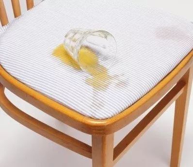 衣服染色了怎么洗掉最有效的方法,衣服被染色最靠谱的恢复方法