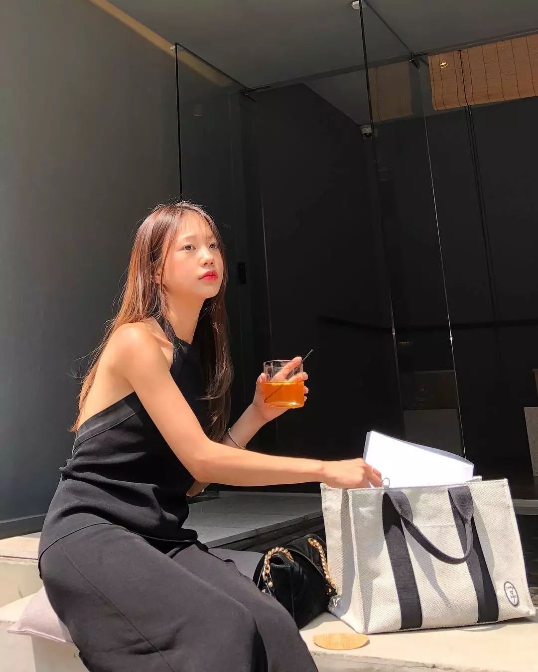 什么？！身高不足165CM的“厌世脸”也能当模特，韩国草根博主Mulbada用她的超高衣品做到了！