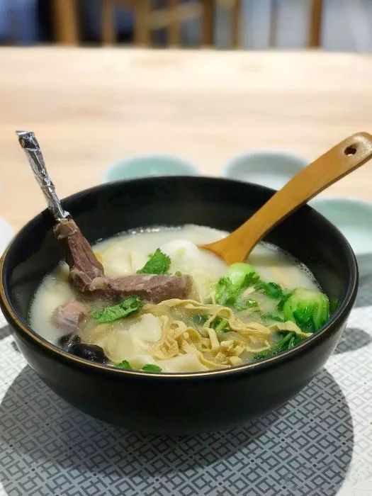 鍚冭揣闆疯揪鍚冨枬鐜╀箰,鍚冭揣闆疯揪