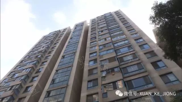 今朝上海|外卖点了3杯喜茶,结果喝出“套套”,门店、饿了么均称:不是我干的!