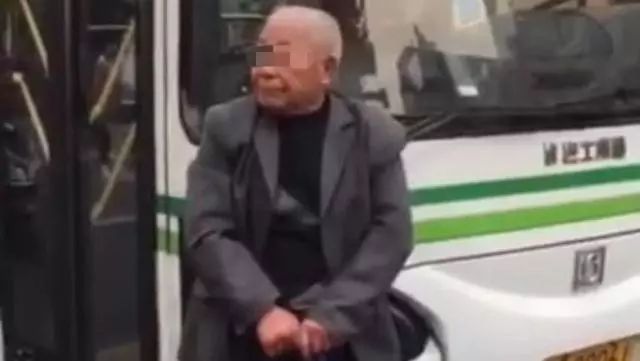拦车老人事件后续,老人拦车事件视频后续