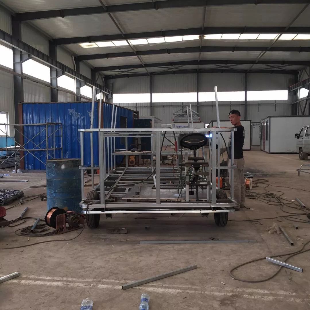 那个开着旅行咖啡车的女孩，暂别荒野重返都市