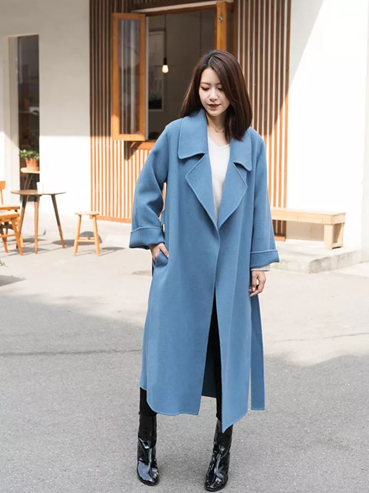 别再穿黑色了，这个颜色今年超流行，百搭时髦还显白显气质