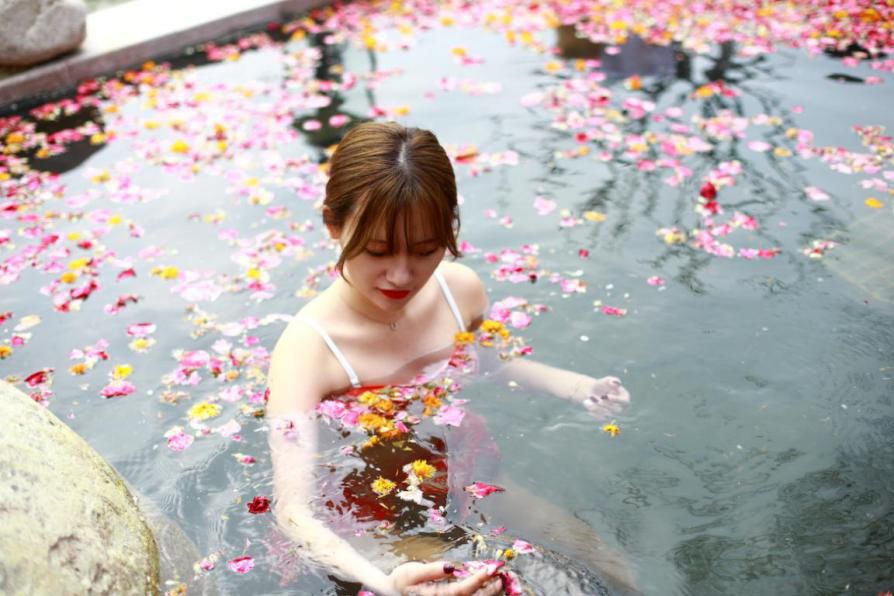 这里有天然独特的山中温泉,真实千亩温泉价格表