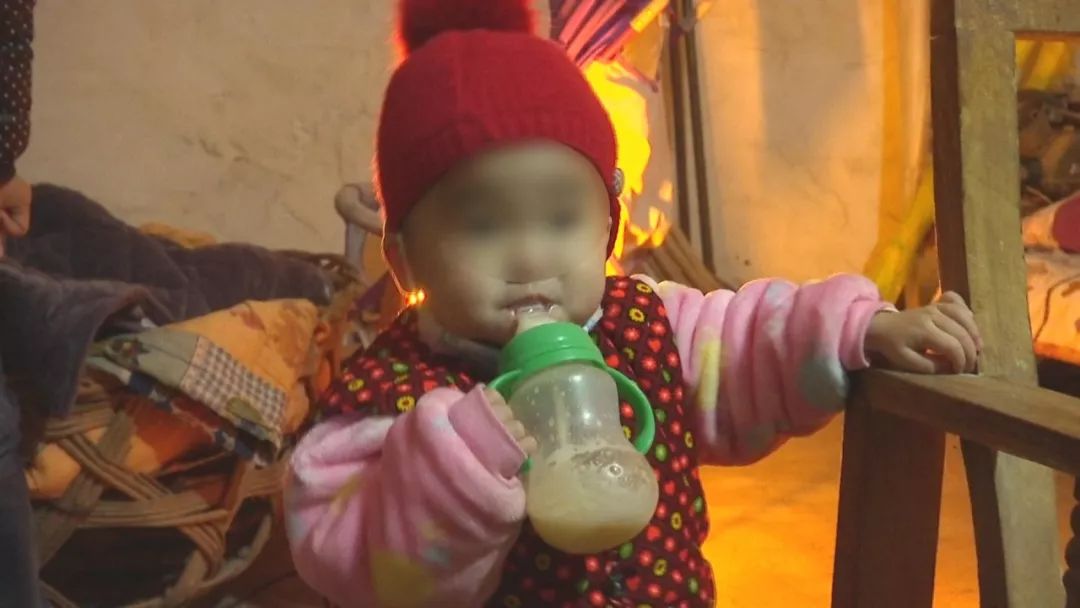 一岁女孩患18种罕见病,女童身患多种罕见病医生不敢治