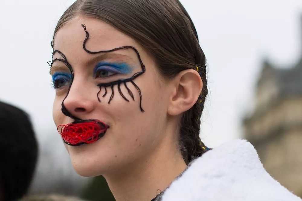 zara豆沙色口红 (zara新款口红黄皮)