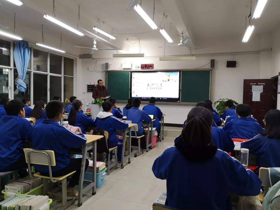 一块屏幕改变命运原文,屏幕改变命运