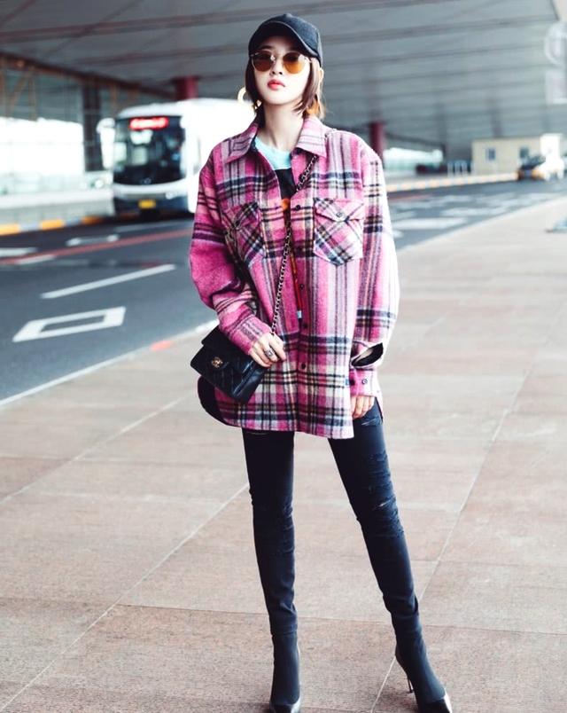 唐艺昕在熟年里的西服穿搭,唐艺昕穿刺绣西装