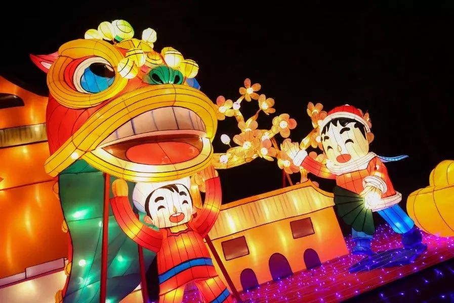 上海欢乐谷嗨翻了!50万㎡华灯齐放、圣诞市集、狂欢盛典,还能与偶像零距离接触……