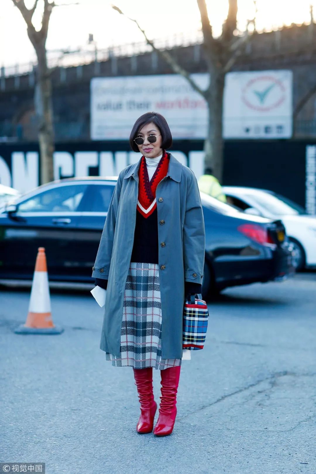 v领毛衣显脖子长吗,v领毛衣和圆领毛衣哪个显脸小