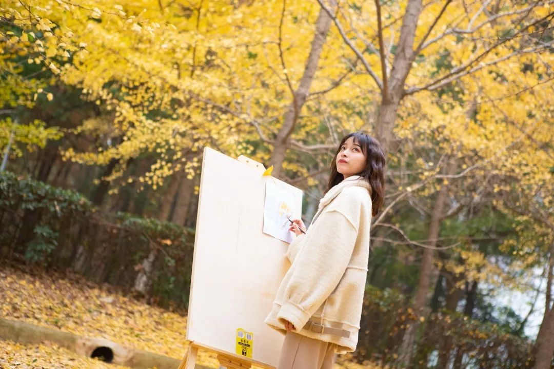 “妈，我在华师看了一场金黄色的雪！”