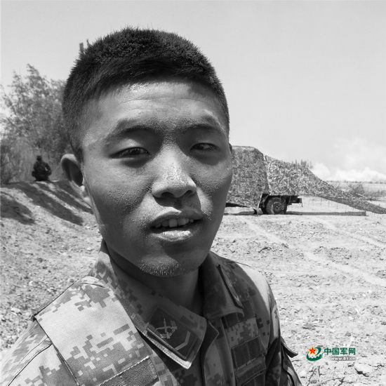 军旅微影像,军旅感人催人泪下的战友情视频