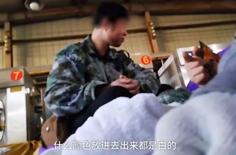 入住五星酒店发现床单有血渍,酒店白色床单有血怎么去清洗掉