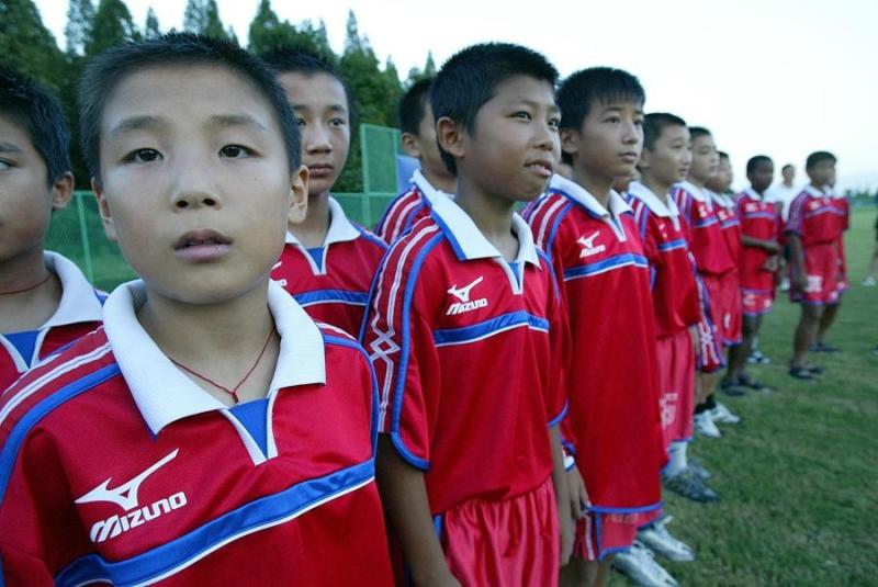 见证根宝十年磨一剑、培育铿锵玫瑰新苗，这家银行为何甘当上海足球的幕后英雄？