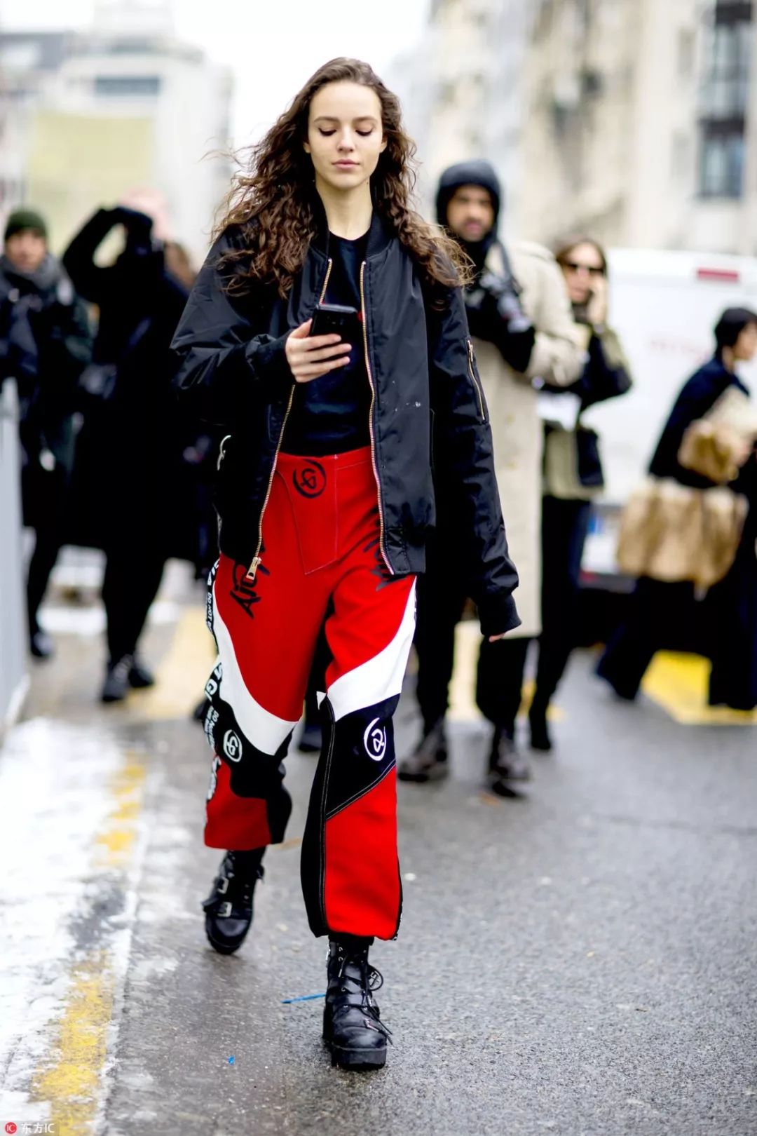 一穿红色衣服就倒霉,一穿红色就倒霉