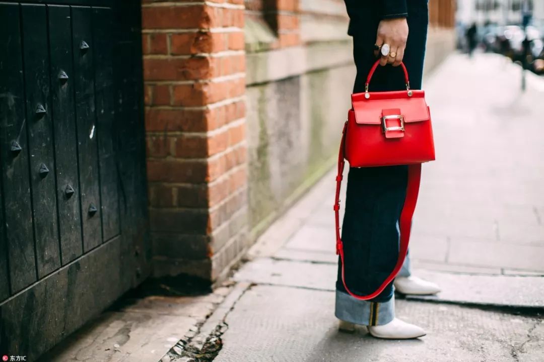 一穿红色衣服就倒霉,一穿红色就倒霉