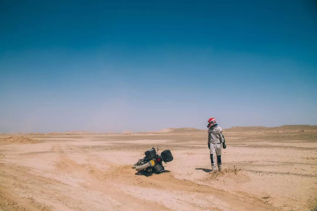 铃木骊驰250和豪爵gw250哪个好,豪爵铃木三兄弟配置对比表