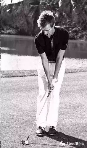 新手果岭击球技巧,果岭边切杆技巧视频