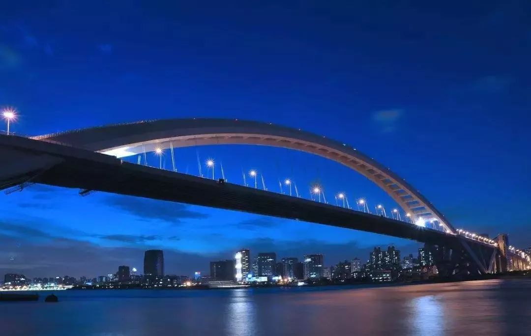 上海浦东2023年gdp增量,浦东gdp占比