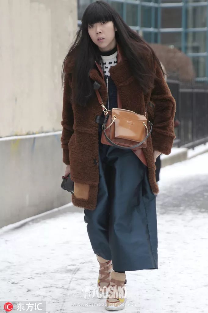 我没有年轻10岁的药，但马思纯这件“少女感”可以