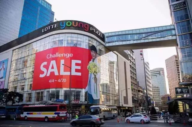 羽绒裤非常的适合在冬天的时候穿,保暖裤百搭防风舒适羽绒裤