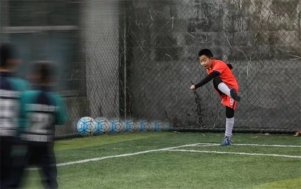 泰山足球摄影,泰山区拍照摄影