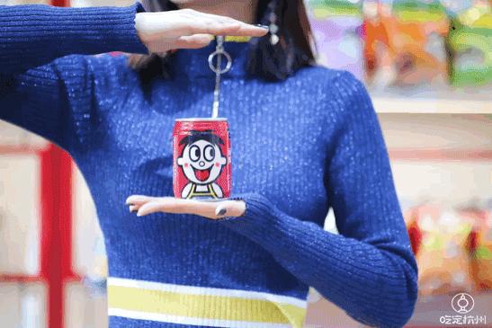 一个杯子100元,一个杯子100块钱