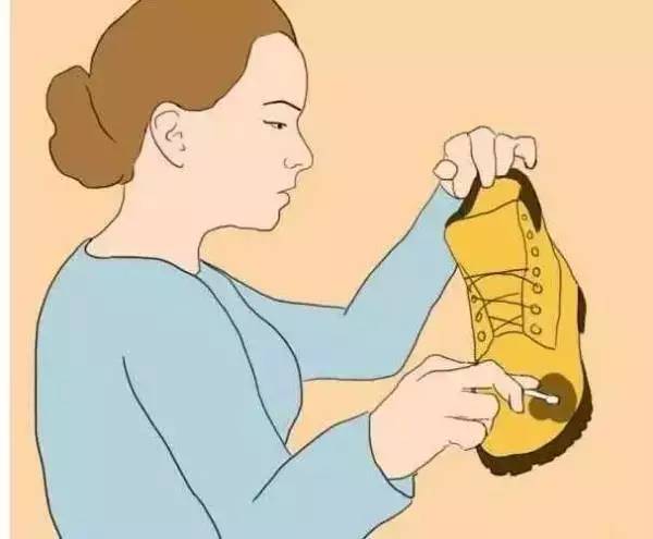 莫名想笑!白色雪地靴洗成黑鞋,店家:改色的钱我就不收了